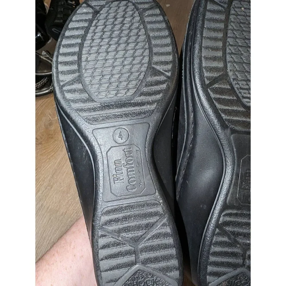 Finn‎ Comfort Women's Hand-Sewn Geometric Double Strap Sandals Black Size 4